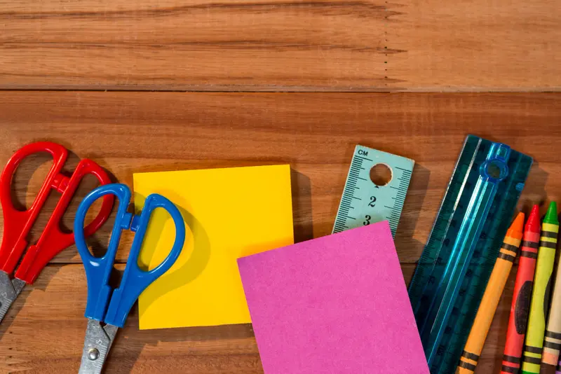 Educación, capacitación, libros y papelería